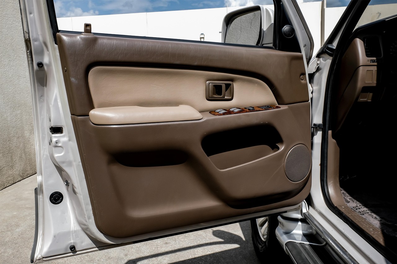 Toyota 4Runner Vehicle Main Gallery Image 35