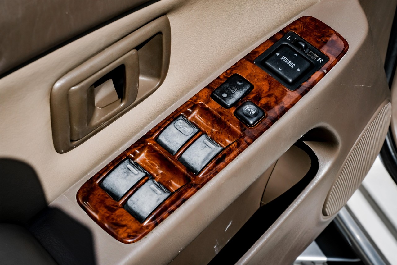 Toyota 4Runner Vehicle Main Gallery Image 36
