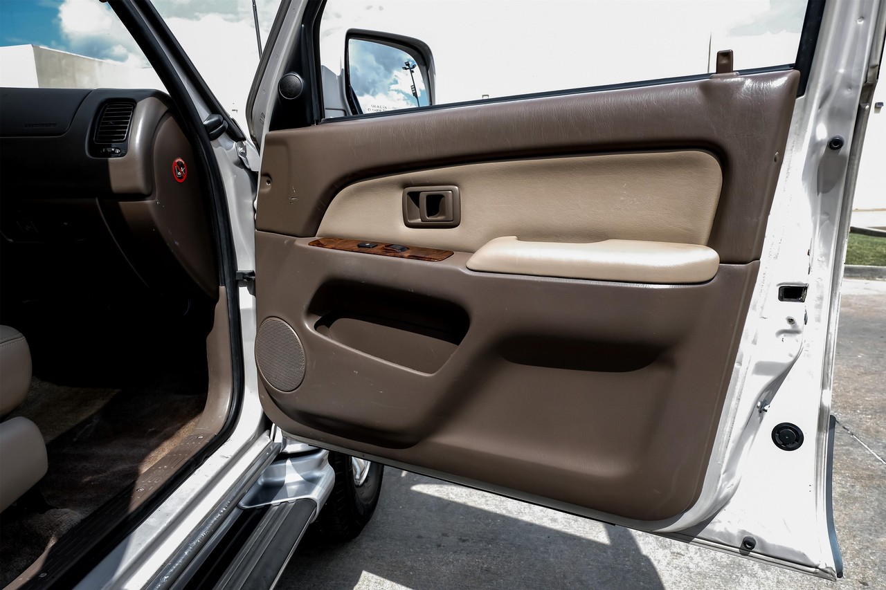 Toyota 4Runner Vehicle Main Gallery Image 37