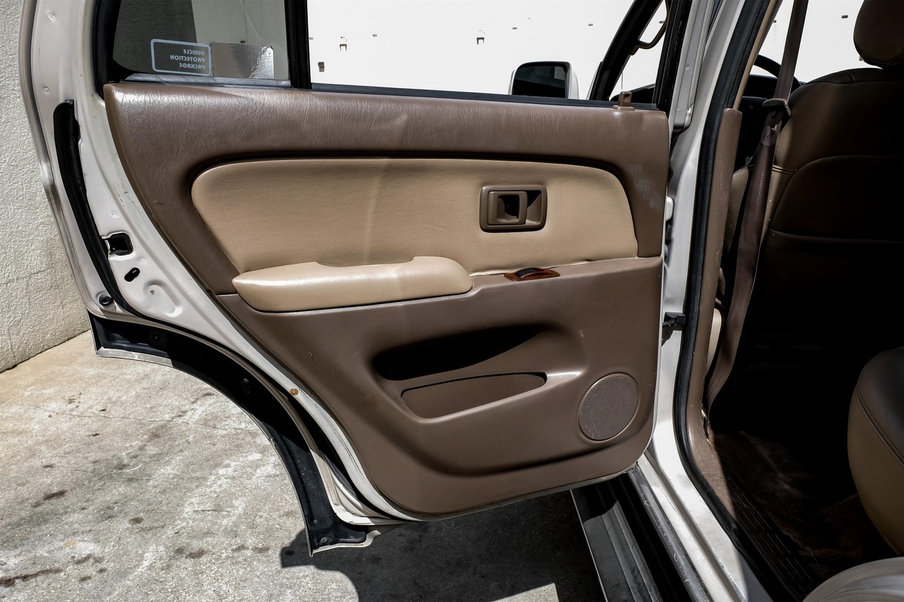 Toyota 4Runner Vehicle Main Gallery Image 38
