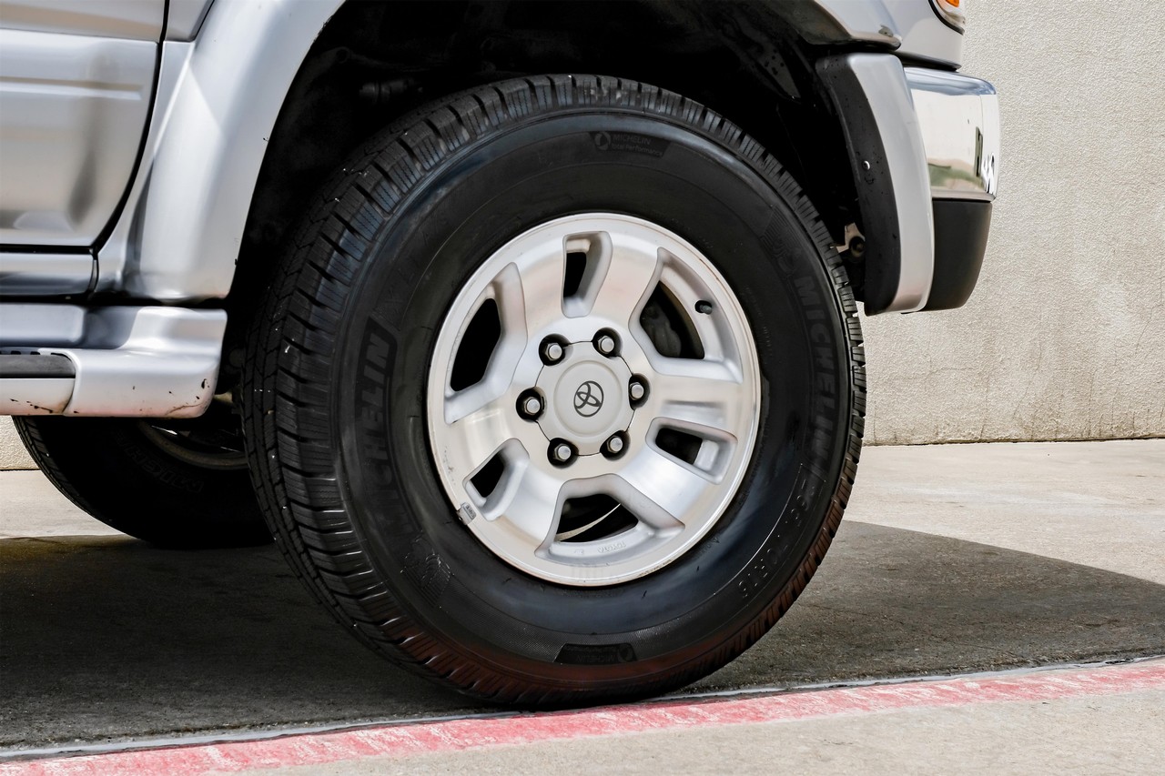Toyota 4Runner Vehicle Main Gallery Image 45