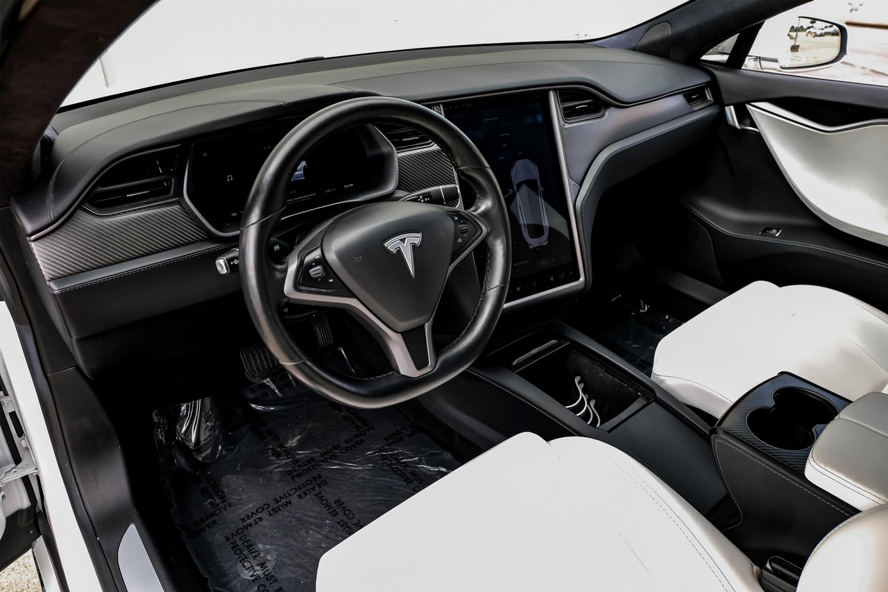 Tesla Model S Vehicle Main Gallery Image 03