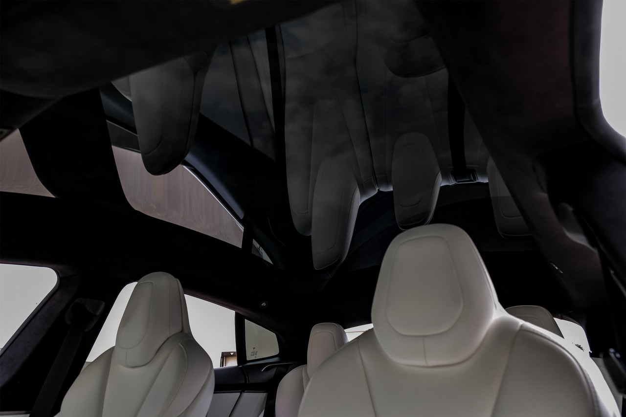 Tesla Model S Vehicle Main Gallery Image 05