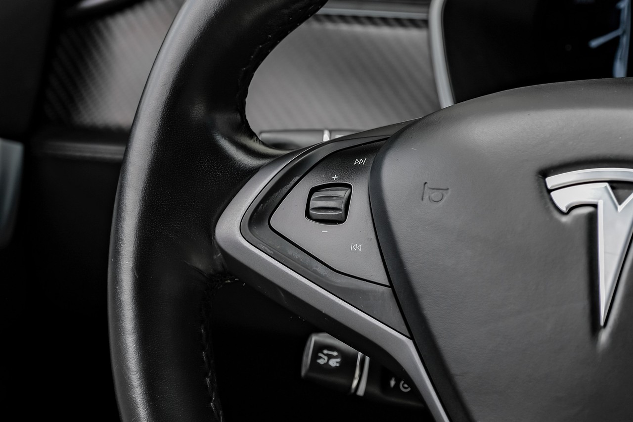 Tesla Model S Vehicle Main Gallery Image 22