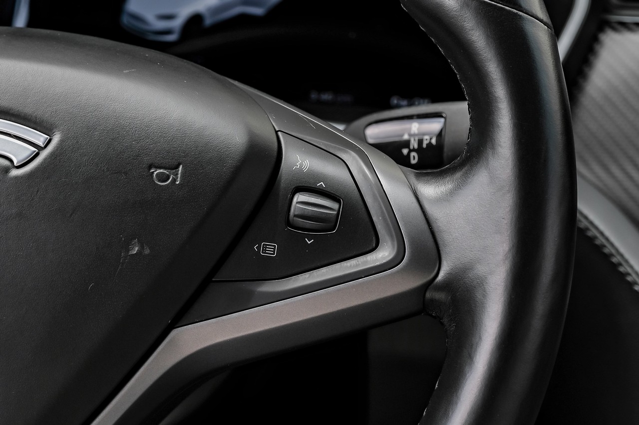 Tesla Model S Vehicle Main Gallery Image 23