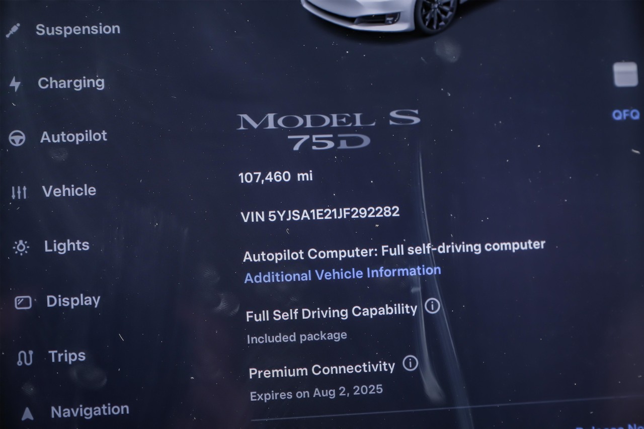 Tesla Model S Vehicle Main Gallery Image 25