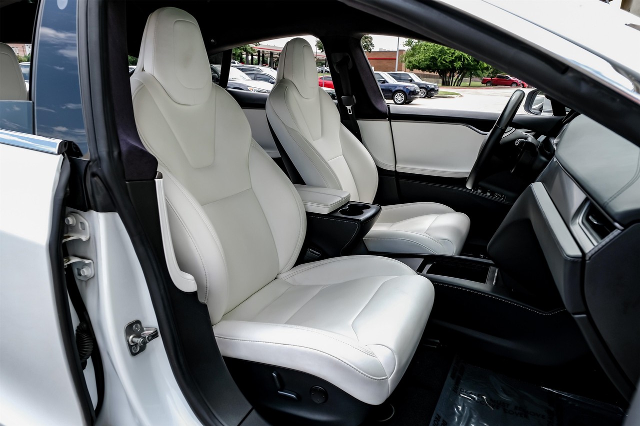 Tesla Model S Vehicle Main Gallery Image 36