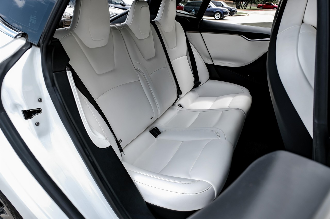 Tesla Model S Vehicle Main Gallery Image 37