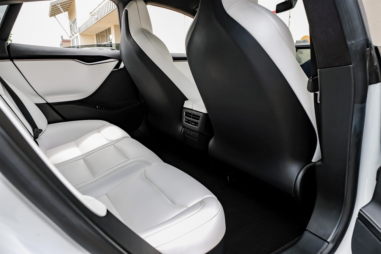 Tesla Model S Vehicle Main Gallery Image 38