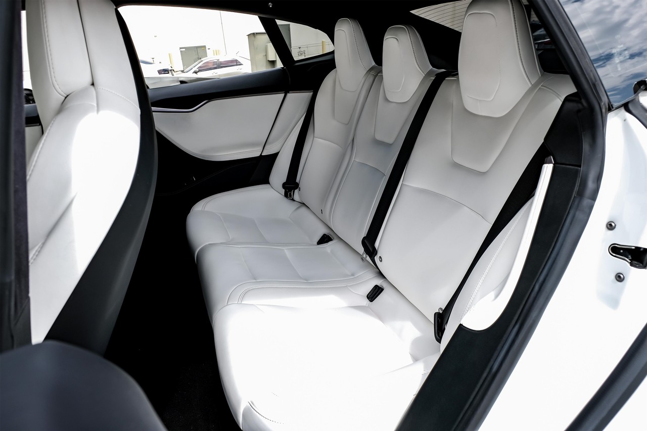 Tesla Model S Vehicle Main Gallery Image 40
