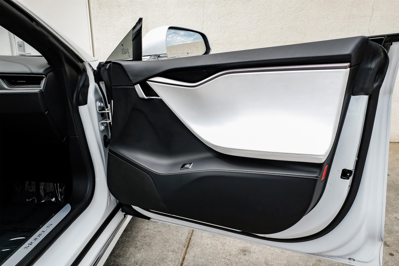 Tesla Model S Vehicle Main Gallery Image 45