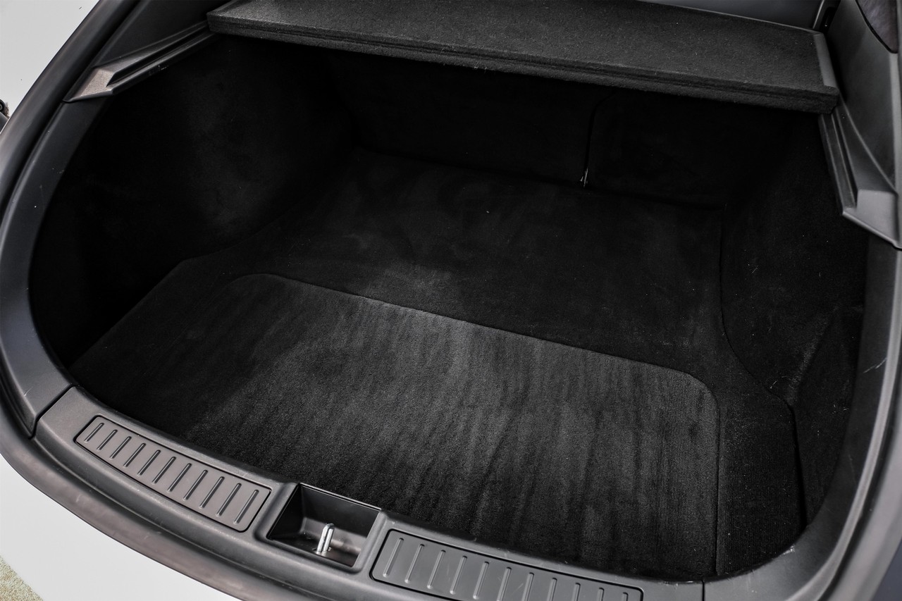 Tesla Model S Vehicle Main Gallery Image 49