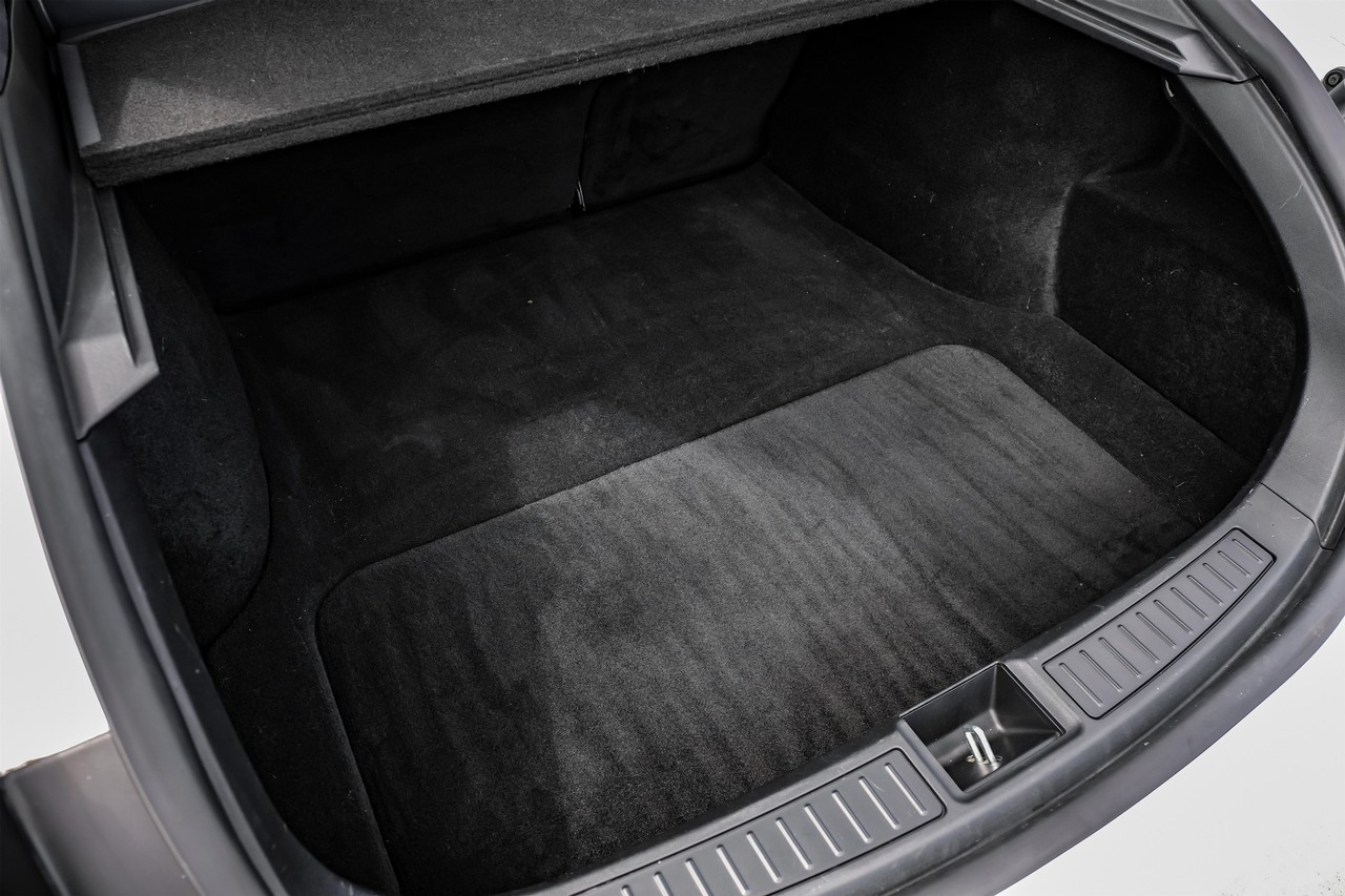 Tesla Model S Vehicle Main Gallery Image 50
