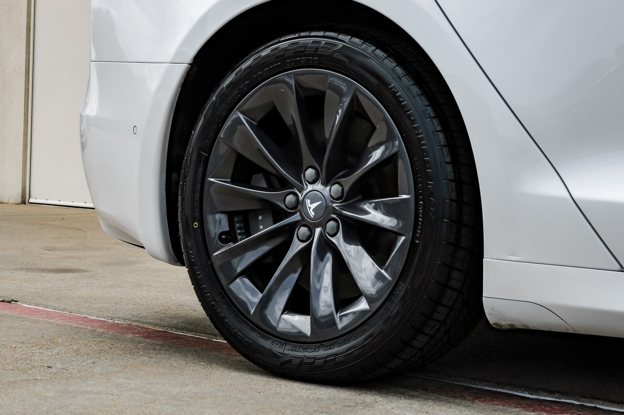 Tesla Model S Vehicle Main Gallery Image 51