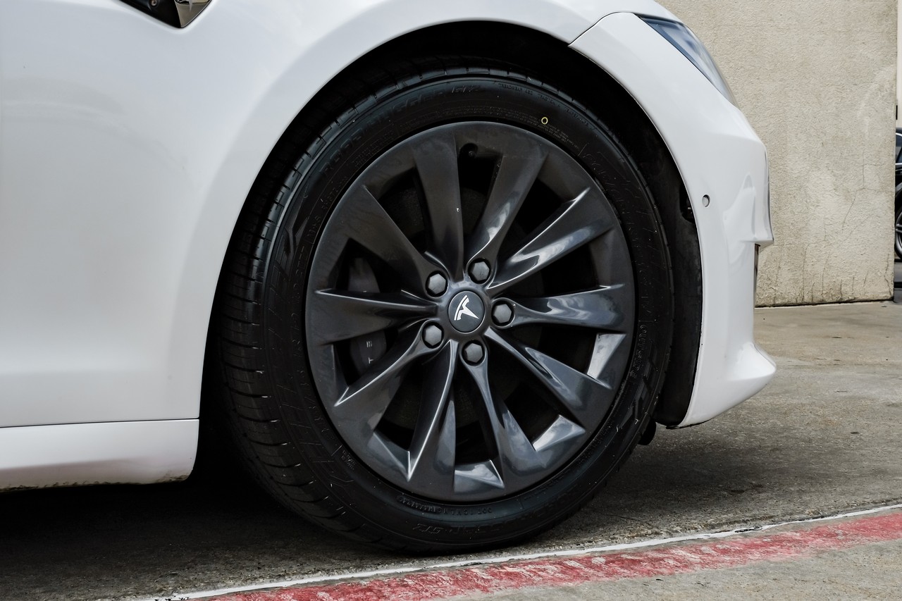 Tesla Model S Vehicle Main Gallery Image 52