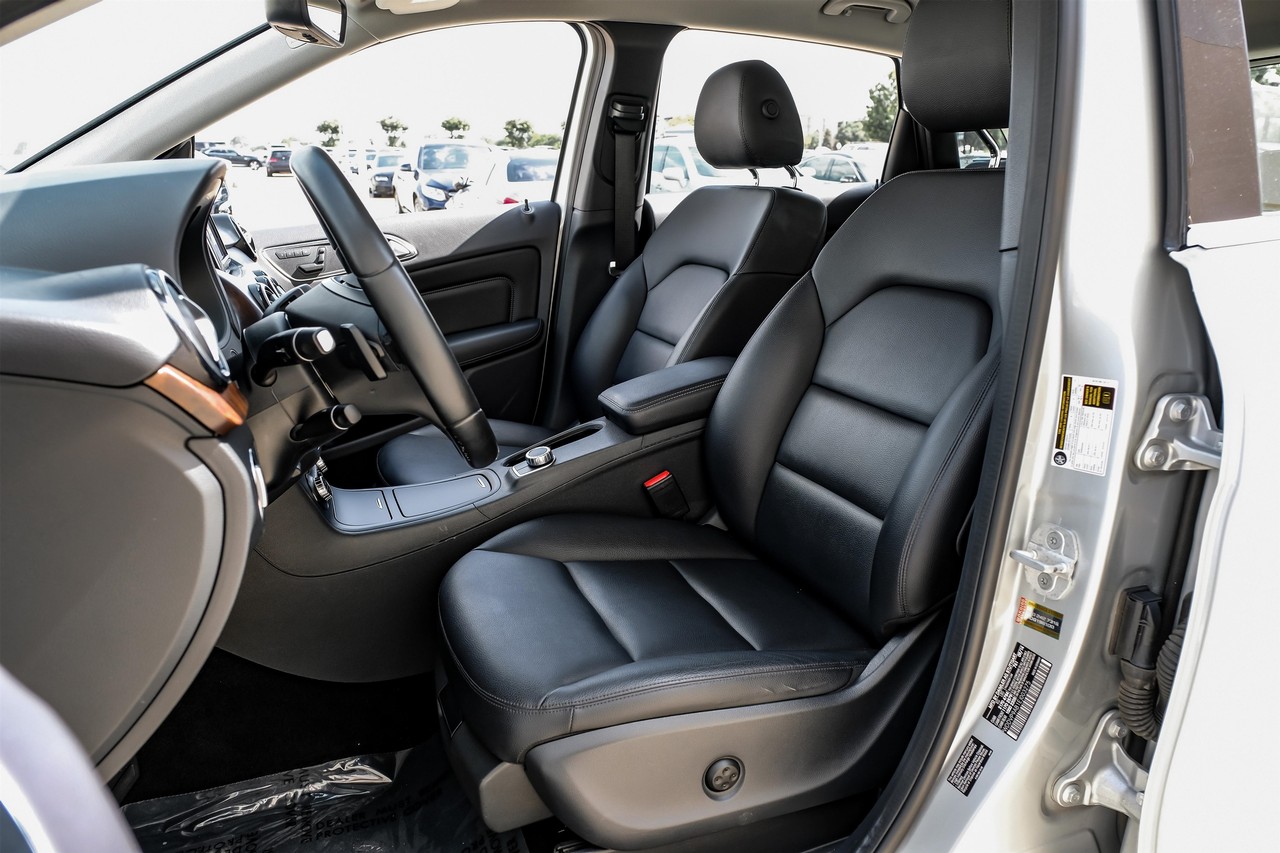 Mercedes-Benz B 250e Vehicle Main Gallery Image 04