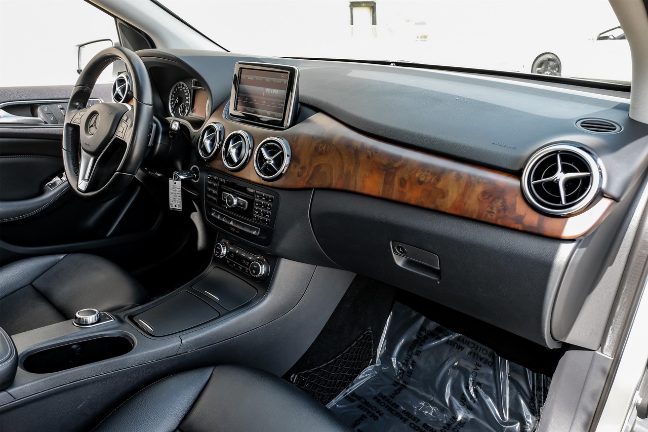 Mercedes-Benz B 250e Vehicle Main Gallery Image 16