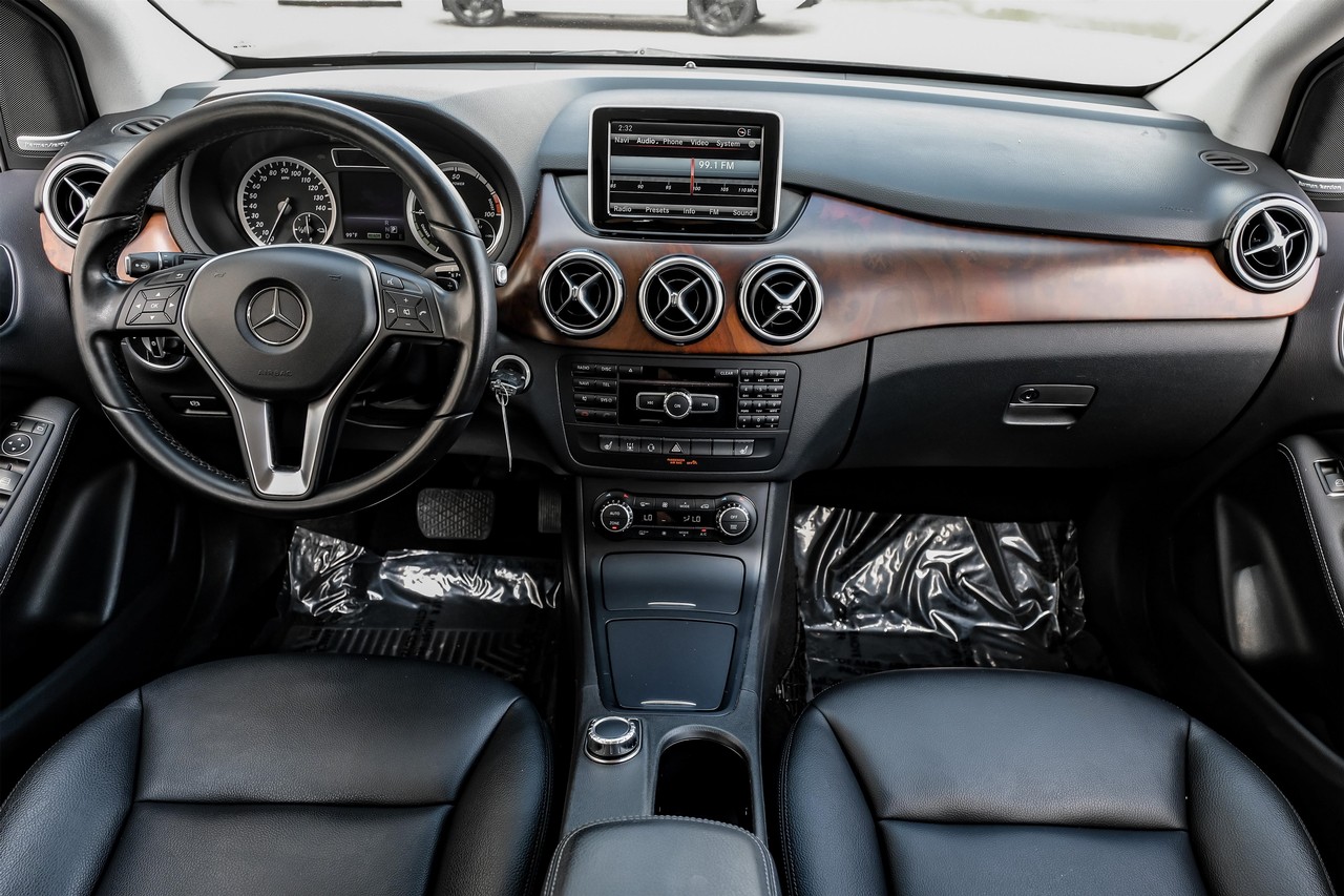 Mercedes-Benz B 250e Vehicle Main Gallery Image 17
