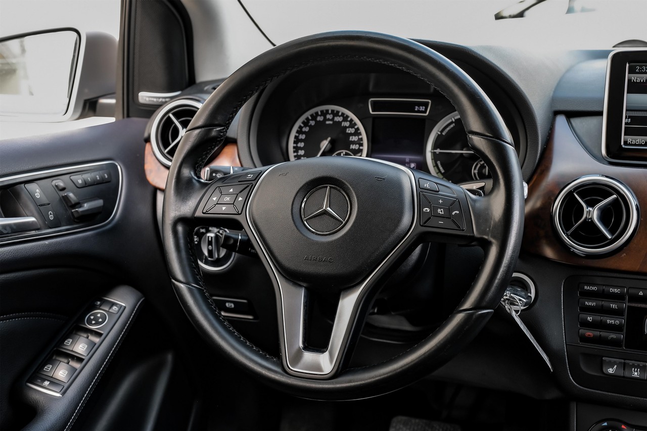 Mercedes-Benz B 250e Vehicle Main Gallery Image 19