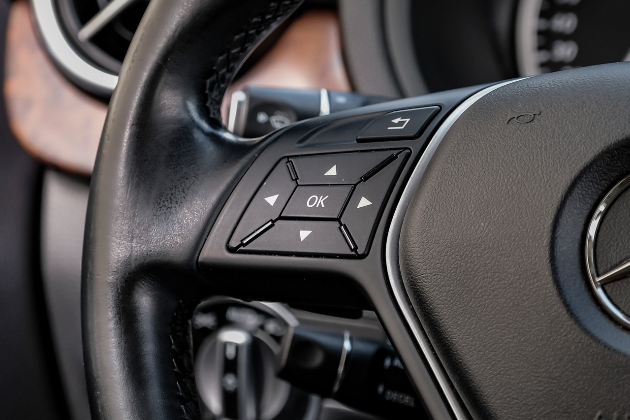 Mercedes-Benz B 250e Vehicle Main Gallery Image 21