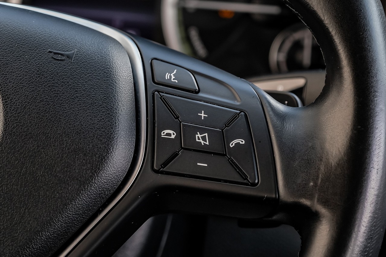 Mercedes-Benz B 250e Vehicle Main Gallery Image 22