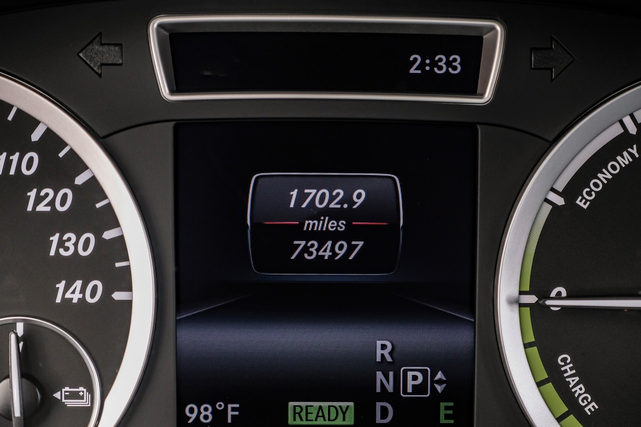 Mercedes-Benz B 250e Vehicle Main Gallery Image 23
