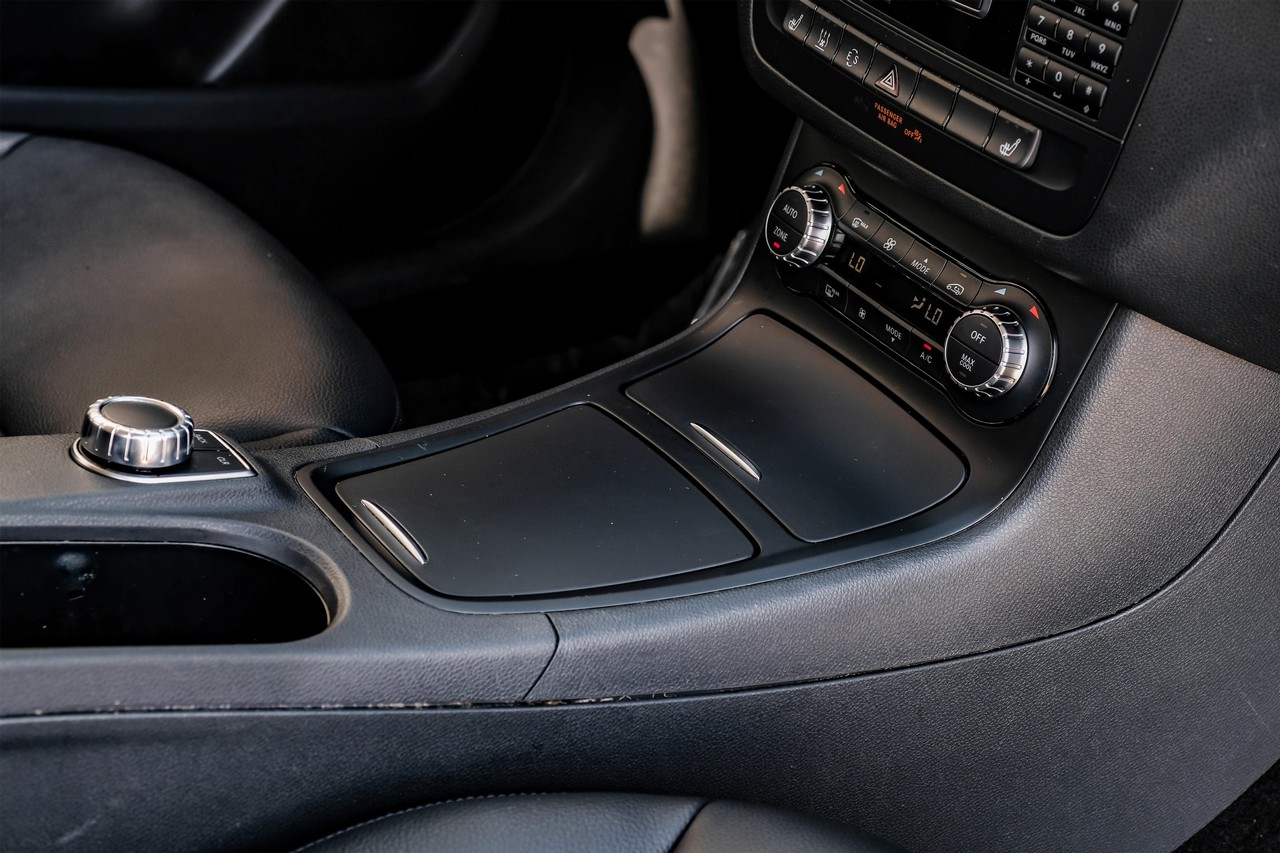 Mercedes-Benz B 250e Vehicle Main Gallery Image 25