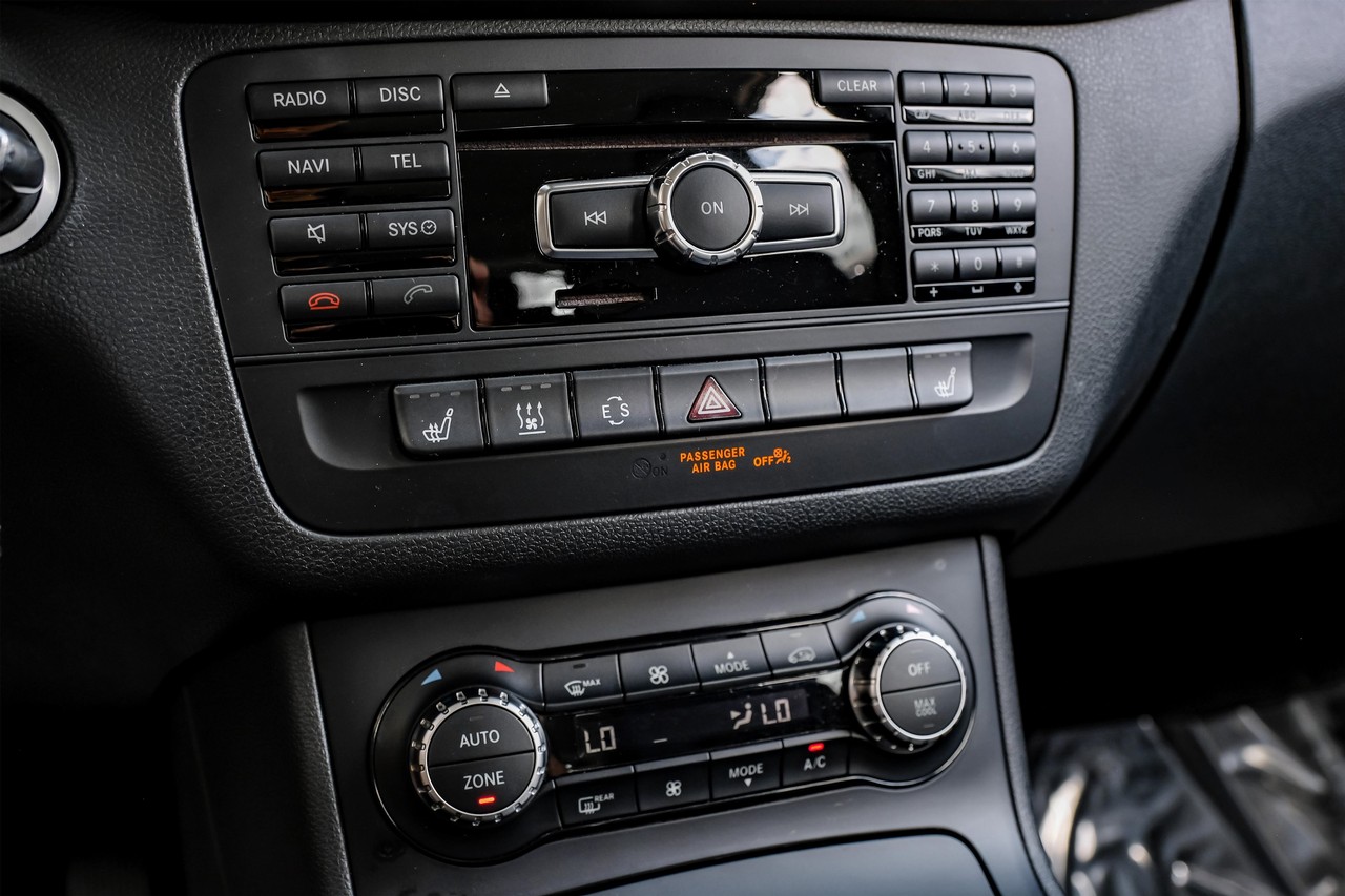 Mercedes-Benz B 250e Vehicle Main Gallery Image 27