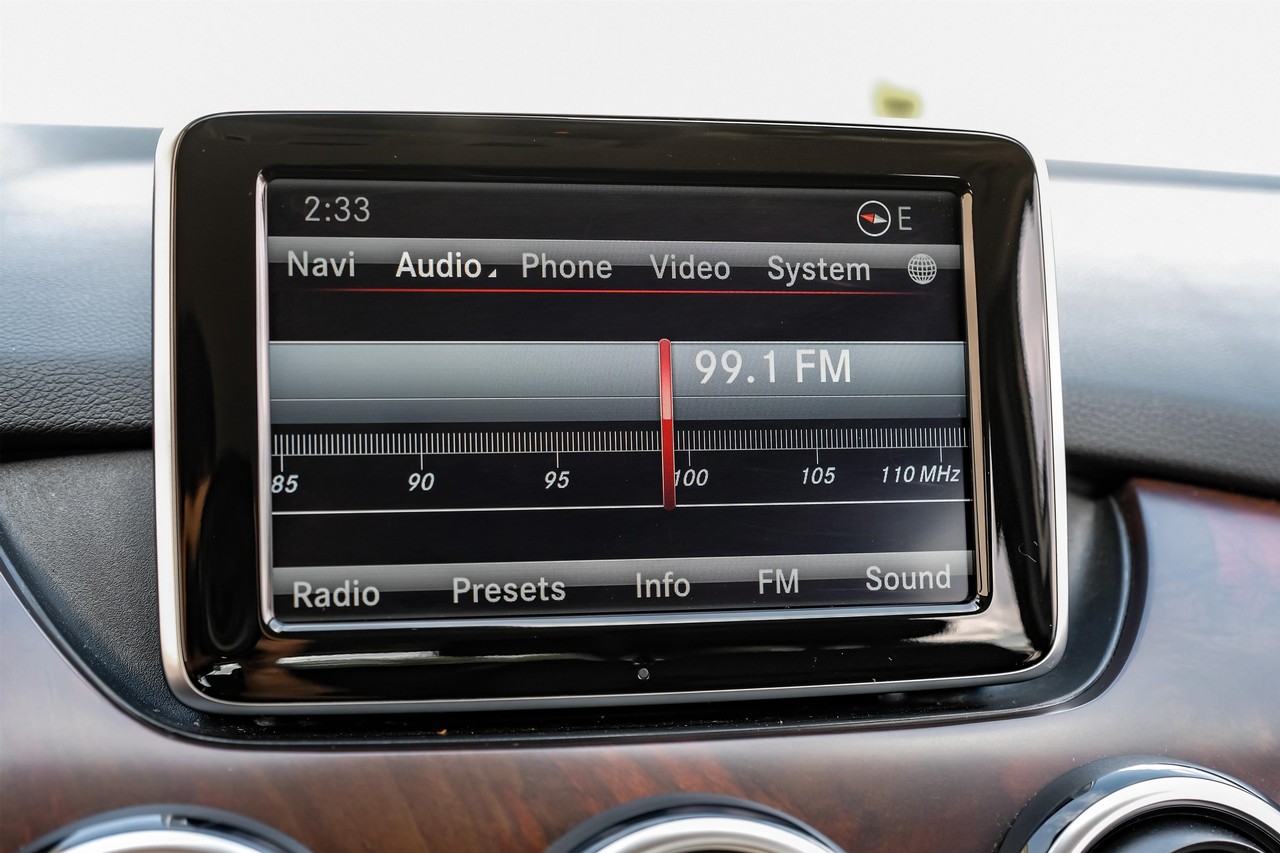 Mercedes-Benz B 250e Vehicle Main Gallery Image 29