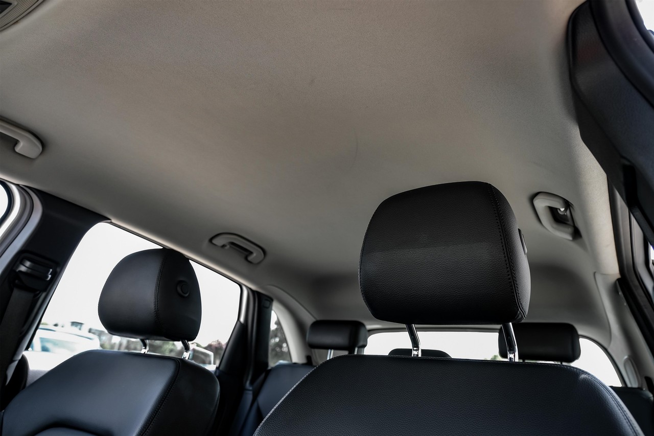 Mercedes-Benz B 250e Vehicle Main Gallery Image 32