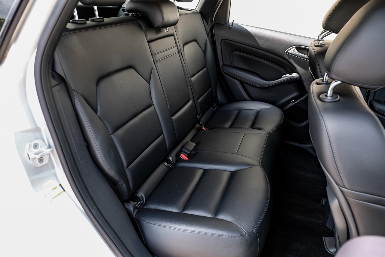 Mercedes-Benz B 250e Vehicle Main Gallery Image 35