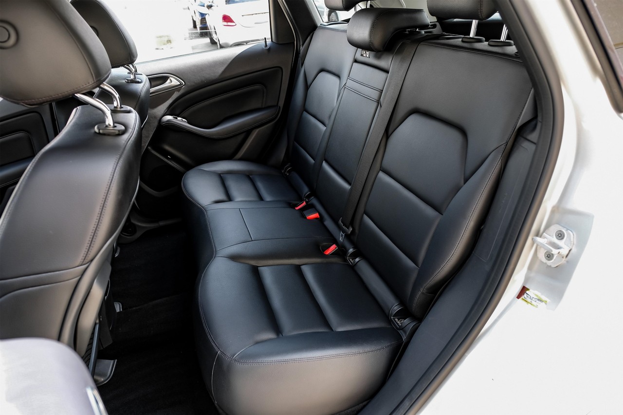 Mercedes-Benz B 250e Vehicle Main Gallery Image 38
