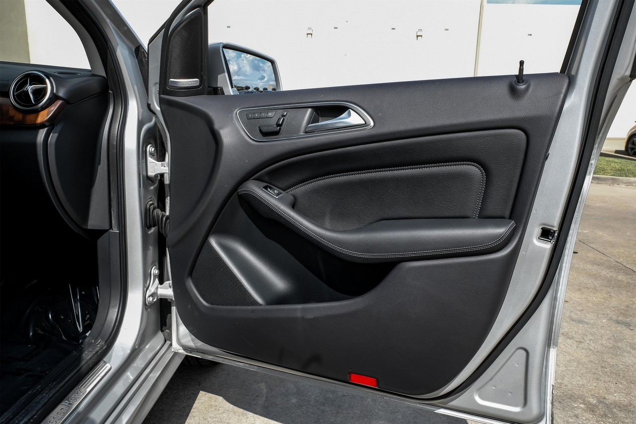 Mercedes-Benz B 250e Vehicle Main Gallery Image 43