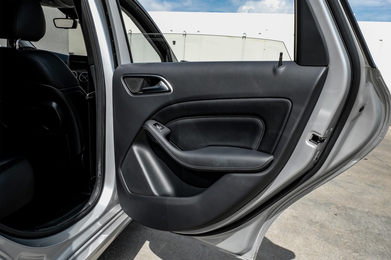 Mercedes-Benz B 250e Vehicle Main Gallery Image 44