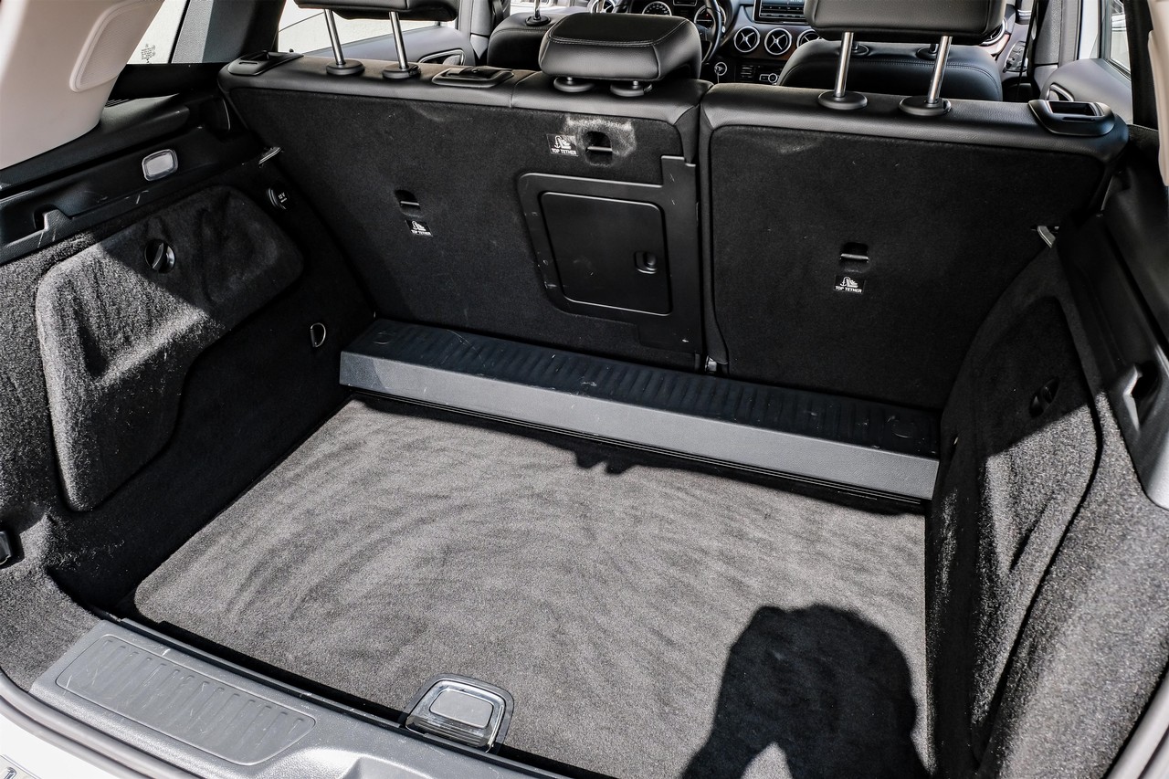Mercedes-Benz B 250e Vehicle Main Gallery Image 47