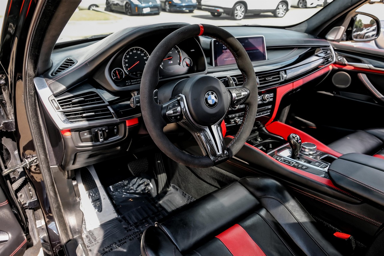 BMW X5 M Vehicle Main Gallery Image 03