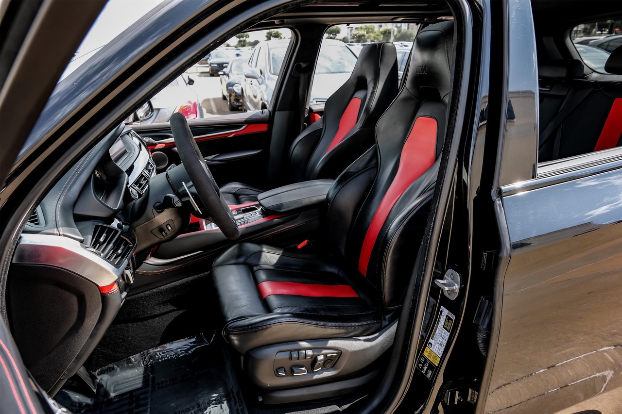 BMW X5 M Vehicle Main Gallery Image 05