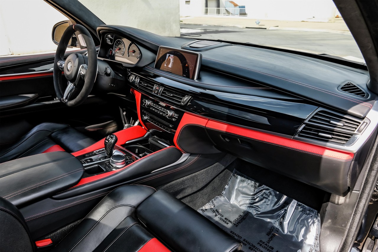 BMW X5 M Vehicle Main Gallery Image 17
