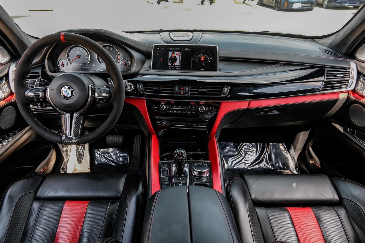 BMW X5 M Vehicle Main Gallery Image 18