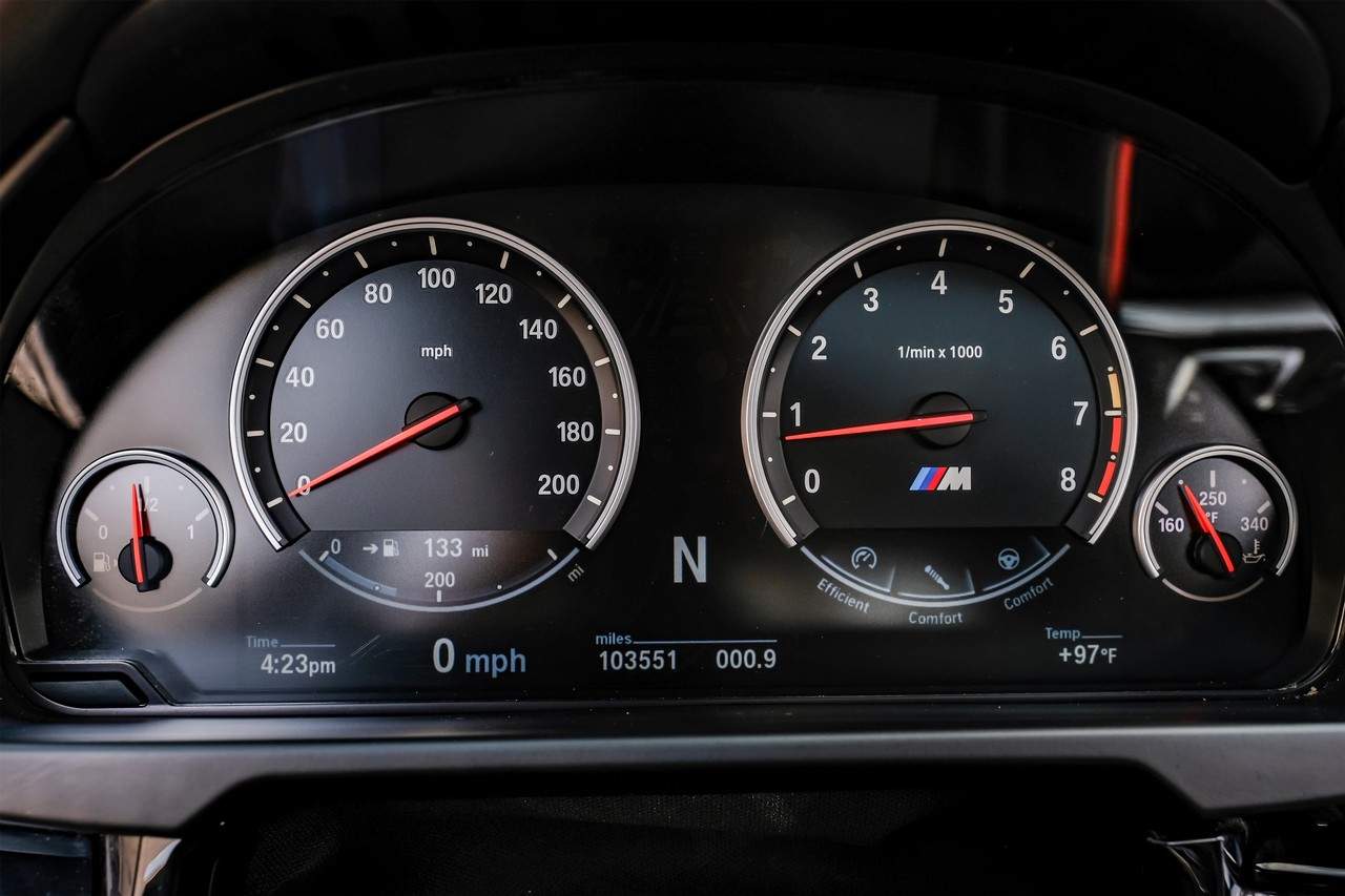BMW X5 M Vehicle Main Gallery Image 23
