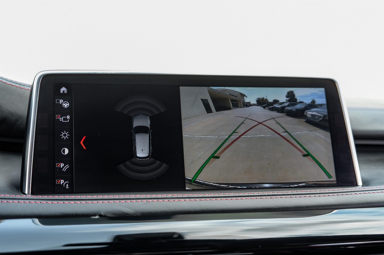 BMW X5 M Vehicle Main Gallery Image 26