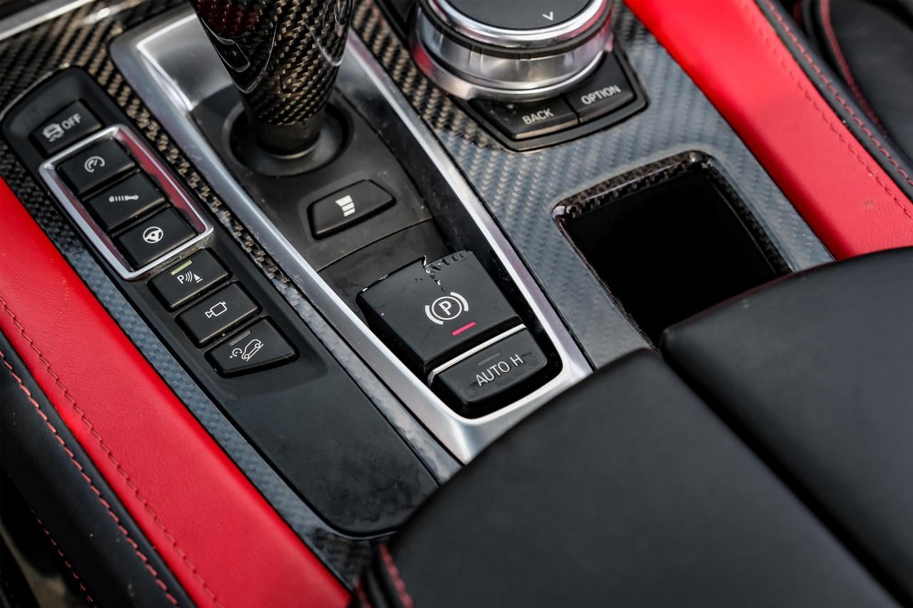 BMW X5 M Vehicle Main Gallery Image 30