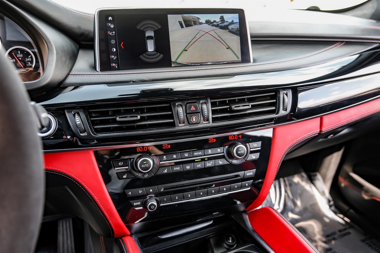 BMW X5 M Vehicle Main Gallery Image 32