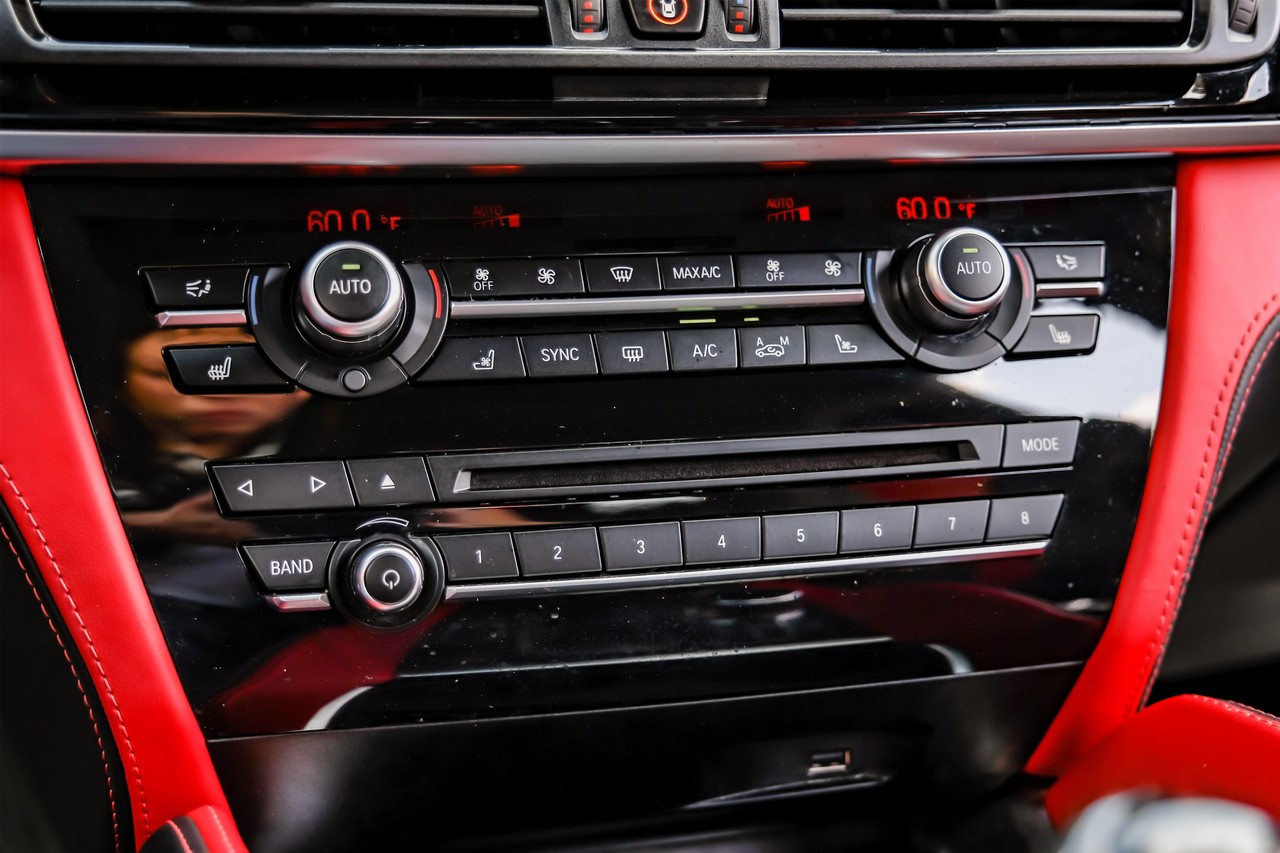 BMW X5 M Vehicle Main Gallery Image 33