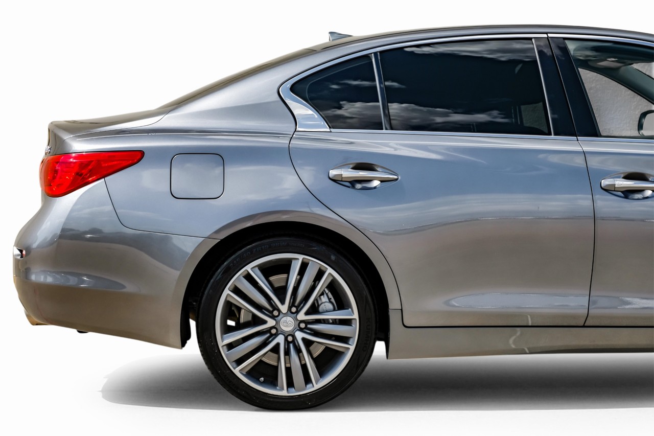 INFINITI Q50 Vehicle Main Gallery Image 09