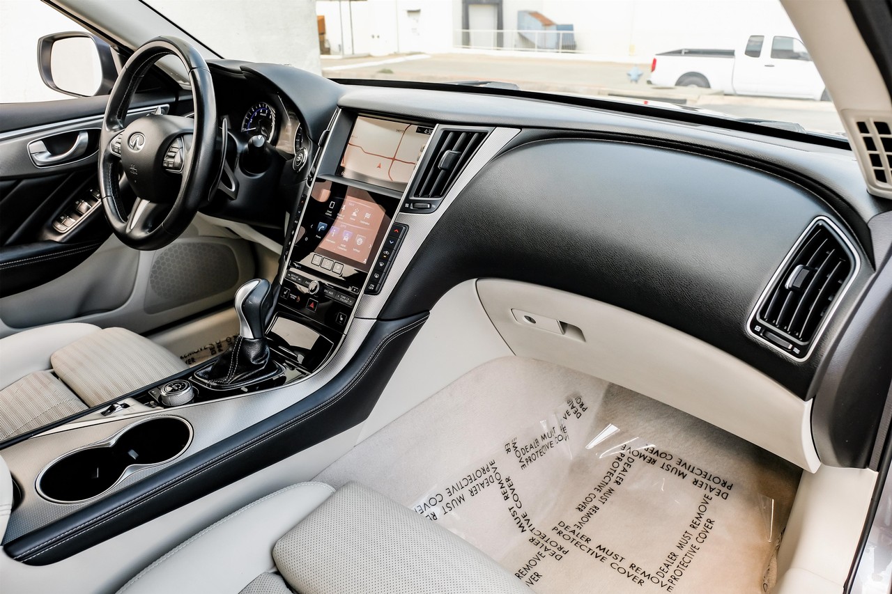 INFINITI Q50 Vehicle Main Gallery Image 17