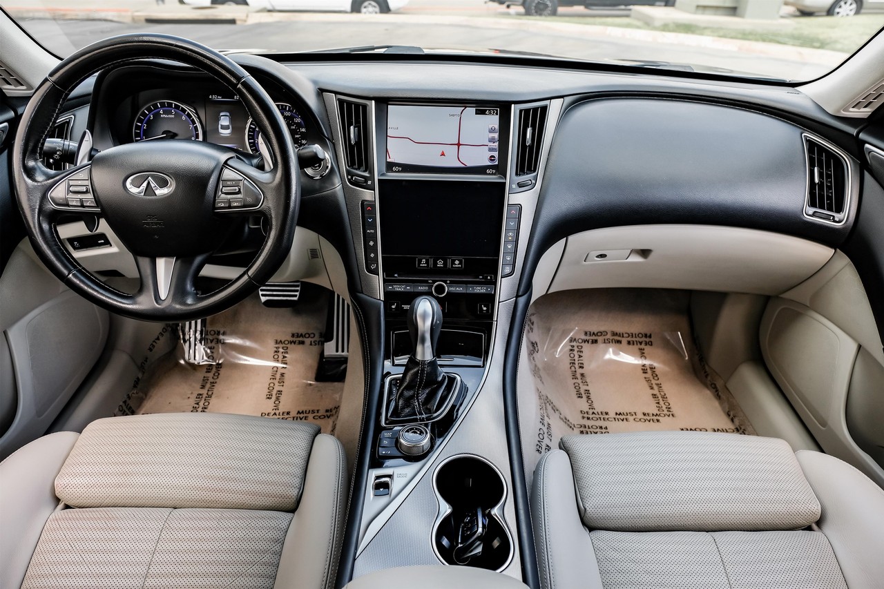 INFINITI Q50 Vehicle Main Gallery Image 18