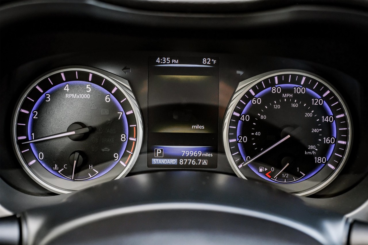 INFINITI Q50 Vehicle Main Gallery Image 24