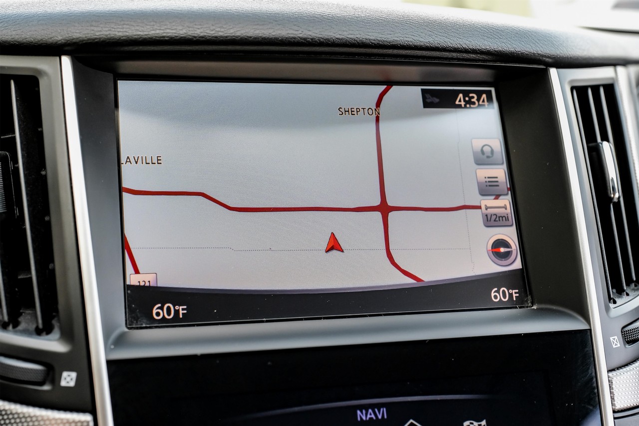 INFINITI Q50 Vehicle Main Gallery Image 26