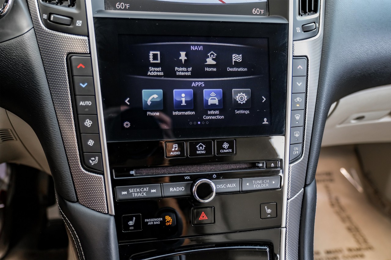 INFINITI Q50 Vehicle Main Gallery Image 30